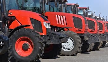 Pros and Cons of Leasing Heavy Equipment for Small Contractors